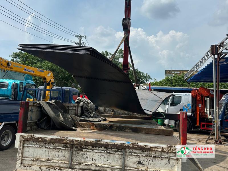 Giao 20 tấm thép Posco dày 20mm cho công trình xây dựng nhà để xe trên đường Xô Viết Nghệ Tĩnh, Quận Bình Thạnh