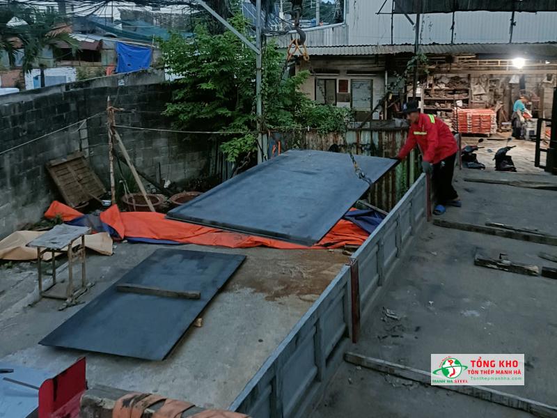 Giao 50 tấm thép tấm Posco dày 12mm cho đơn vị gia công cơ khí tại đường Nơ Trang Long, Quận Bình Thạnh
