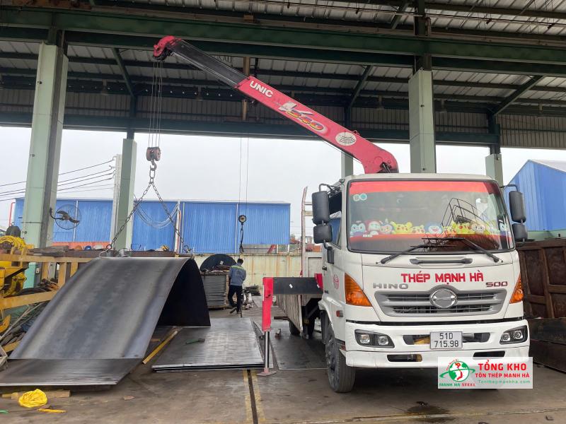 Giao 35 tấn thép tấm Posco cho Cảng Quốc tế SP-PSA Cái Mép, Bà Rịa - Vũng Tàu