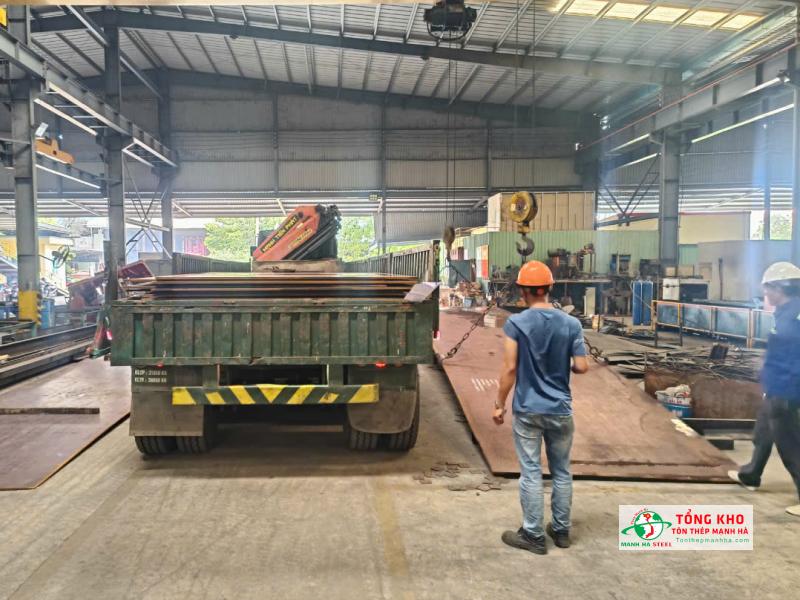 Giao 7 tấm thép Posco A36 cho nhà xưởng cơ khí tại Long Hòa – Cần Giờ