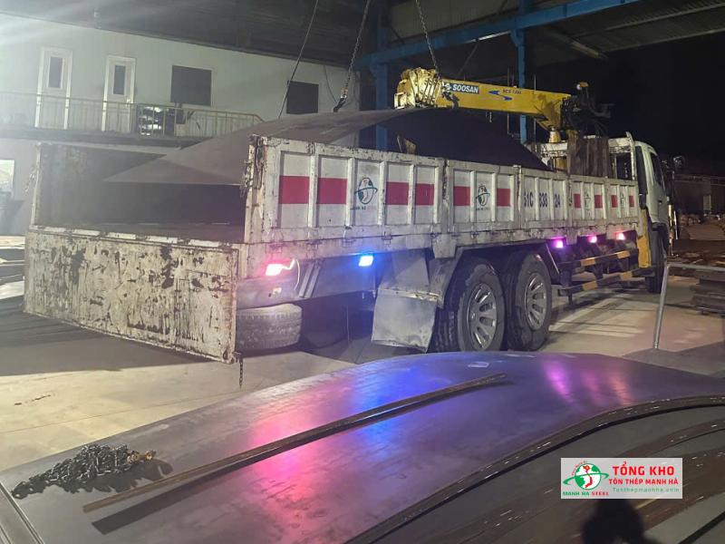 Giao 20 tấm thép tấm Posco quy cách 1220x2440x5ly cho công ty cơ khí tại Biên Hòa, Đồng Nai