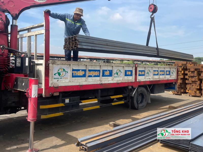 Giao 7 tấn thép hình I120 Posco cho Nhà máy sản xuất mooc container Chienyou tại Biên Hòa, Đồng Nai