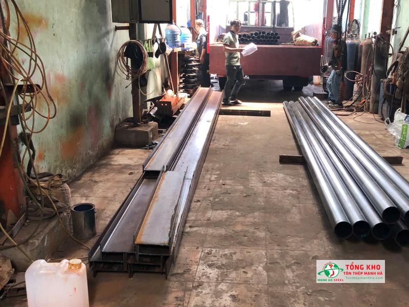 Giao 8 cây thép hình H200 Posco cắt theo yêu cầu cho xưởng cơ khí đường Nguyễn Văn Lượng, Gò Vấp