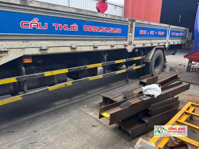 Giao 20 cây thép hình H200 Posco cắt theo yêu cầu cho xưởng cơ khí tại Hóc Môn