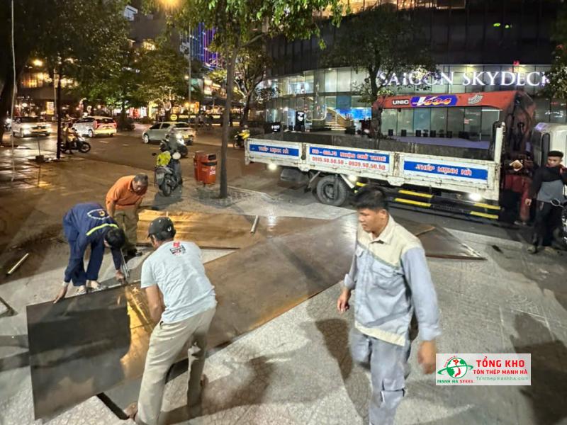 Giao thép tấm Posco cho công trình tại Quận 1