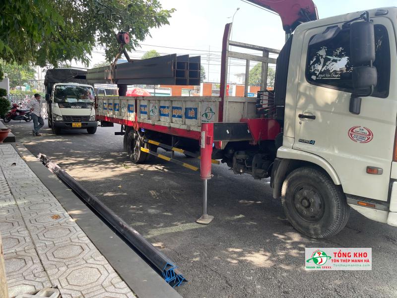 Cung cấp 26 cây thép H200 Posco và thép U thi công khung mái che tại khu vực Bình Thới, Quận 11