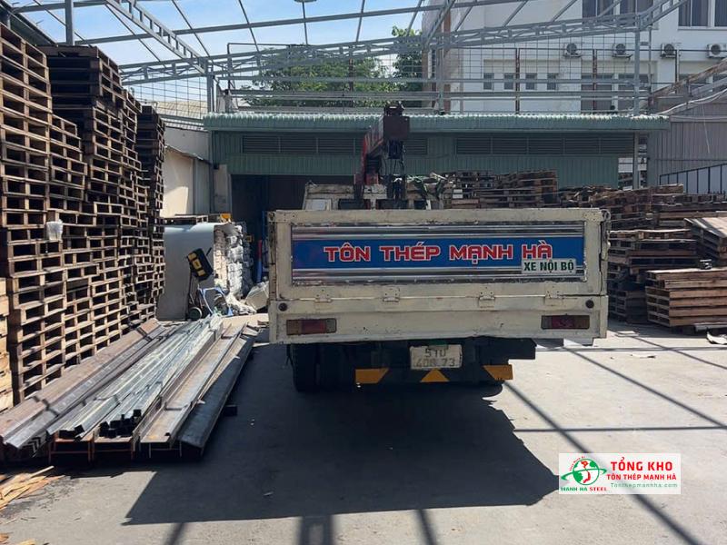 Giao 12 cây thép H200 Posco cho công trình nhà xưởng tại phường Đông Hưng Thuận, Quận 12