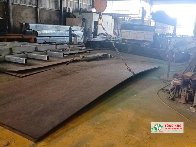 Giao 4 tấm thép Posco 5ly khổ 2000x6000mm cho nhà xưởng cơ khí tại Quận 3