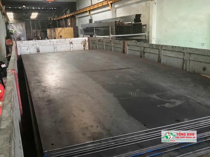 Giao thép tấm Posco cho xưởng cơ khí tại khu vực Khánh Hội, Quận 4