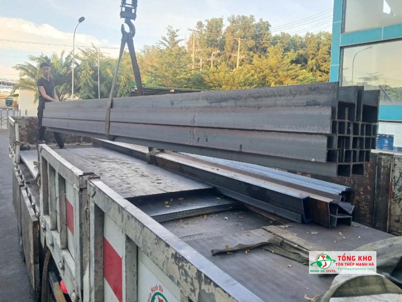 Giao 30 cây thép H150 Posco cho công trình nhà xưởng sản xuất tại Quận 5