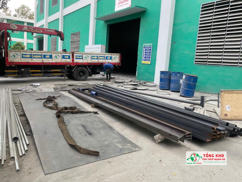 Giao thép I, U và thép tấm Posco cán gân cho nhà xưởng cơ khí tại Quận 8