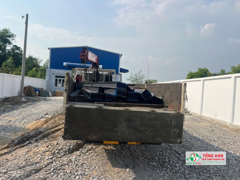 Giao thép hình I Posco gồm 32 cây I150x75x5x7x6m, 11 cây I198x99x4.5x7x6m và 2 cây I248x124x5x8x6m cho công trình nhà xưởng tại Tây Ninh