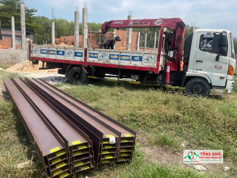 Giao 40 cây thép hình I150 Posco cho công trình xây dựng quán ăn tại Trảng Bàng, Tây Ninh