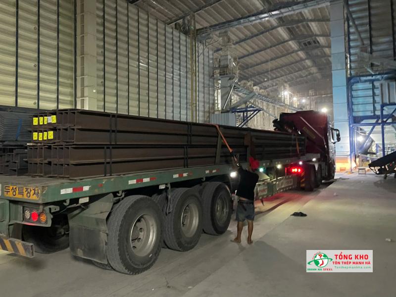 Giao 50 tấn thép hình H Posco đen dài 12m, thép hình I Posco đen dài 12m về Đông Hòa Hiệp, Cái Bè, Tiền Giang
