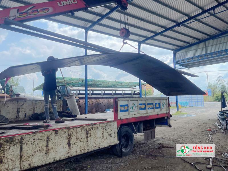 Giao 10 tấm thép Posco khổ 1220x2440 mm cho xưởng cơ khí tại Tân Phước, Tiền Giang