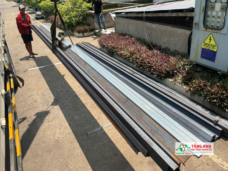100 cây thép hình V75, U100, I100 An Khánh giao thi công xưởng gia công cơ khí tại KCN Bàu Bàng, huyện Bàu Bàng