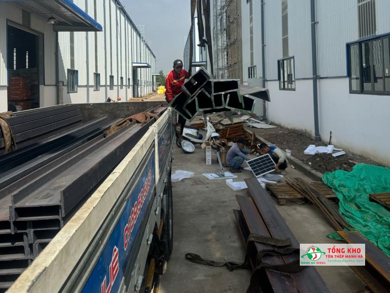 Giao 28 cây I200x và U150 cho nhà xưởng tại KCN Amata, TP. Biên Hòa