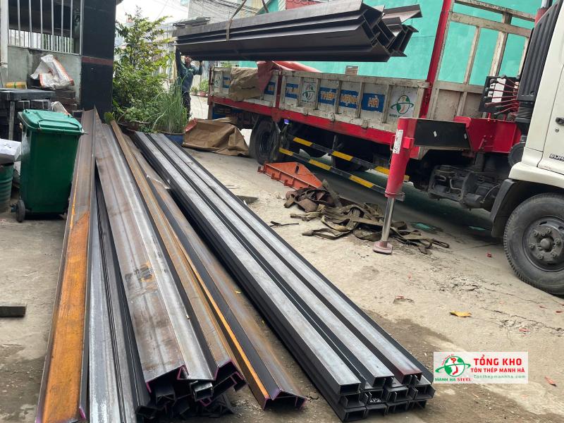 Giao 28 cây thép hình I150 và thép U60, U100 An Khánh cho công trình xây nhà phố, đường Nguyễn Oanh, Gò Vấp