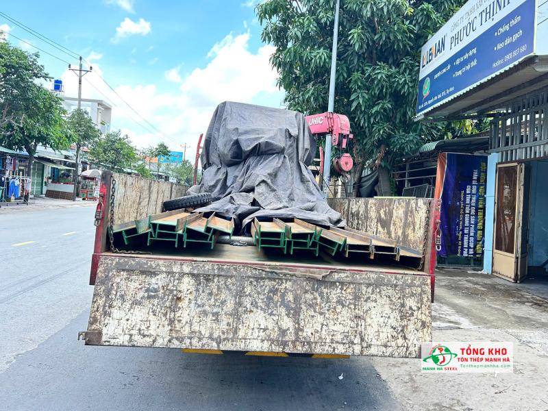 Giao 120 cây thép I200 An Khánh cho công trình nhà xưởng ở Cần Giuộc, Long An
