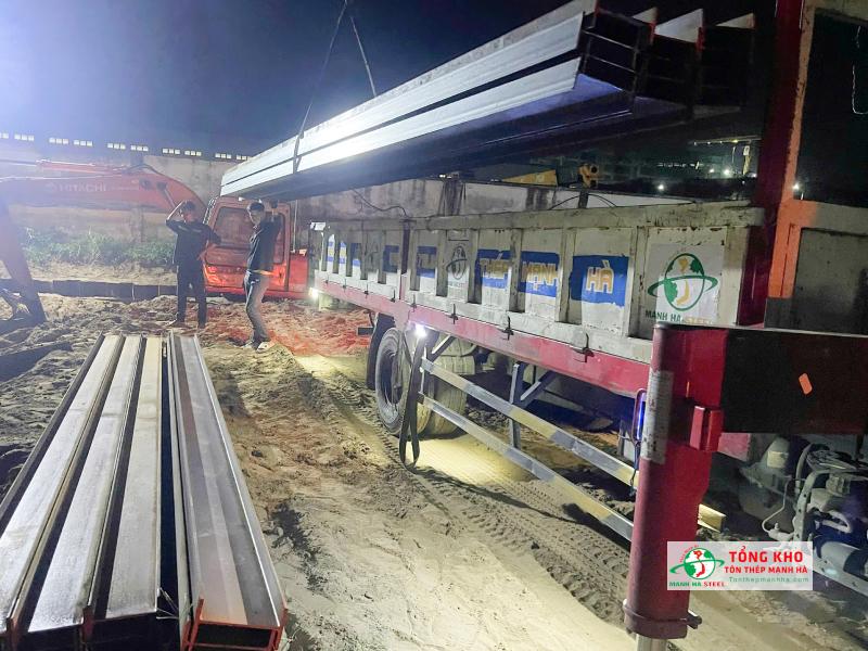 Giao 38 cây thép I200x100x5.5 đến công trình cải tạo văn phòng tại đường Phan Đăng Lưu, Quận Phú Nhuận