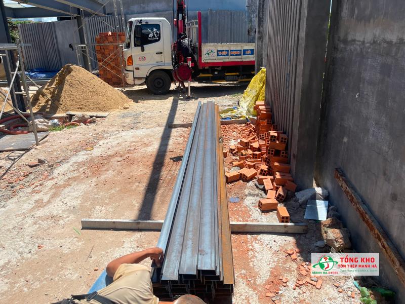 Giao 50 cây thép hình I150 An Khánh đến công trình sửa chữa nhà phố trên đường Trần Hưng Đạo, phường Cầu Kho, Quận 1