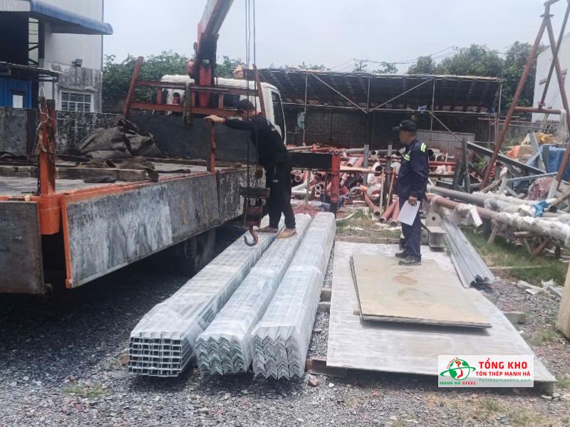 Giao thép U80 và V75 An Khánh mạ kẽm số lượng 70 cây cho công trình cải tạo nhà xưởng tại Quận 11