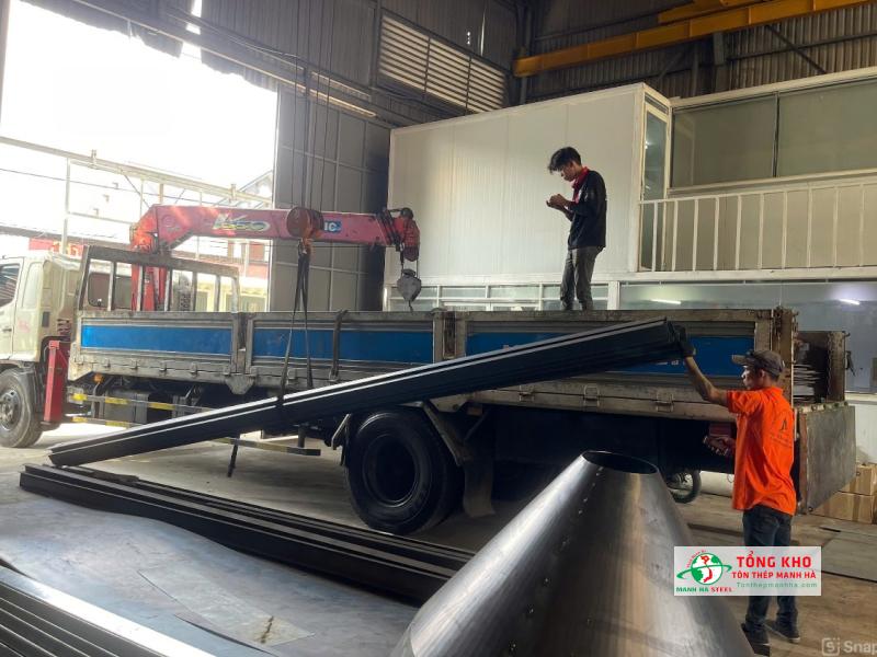 Cung ứng 150 cây thép U100 An Khánh cho xưởng cơ khí gia công lan can, khung phụ tại Quận 11.