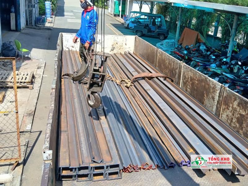 Giao thép U và thép V An Khánh nhiều quy cách cho xưởng sản xuất khung thép máy móc tại Quận 3