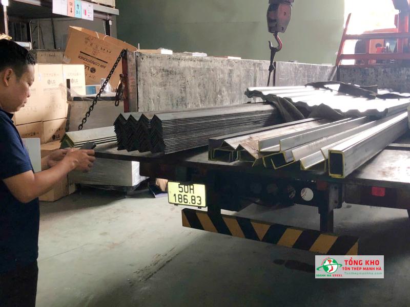 Giao thép V50 và U80 An Khánh cho nhà xưởng cơ khí tại Quận 3, số lượng 47 cây