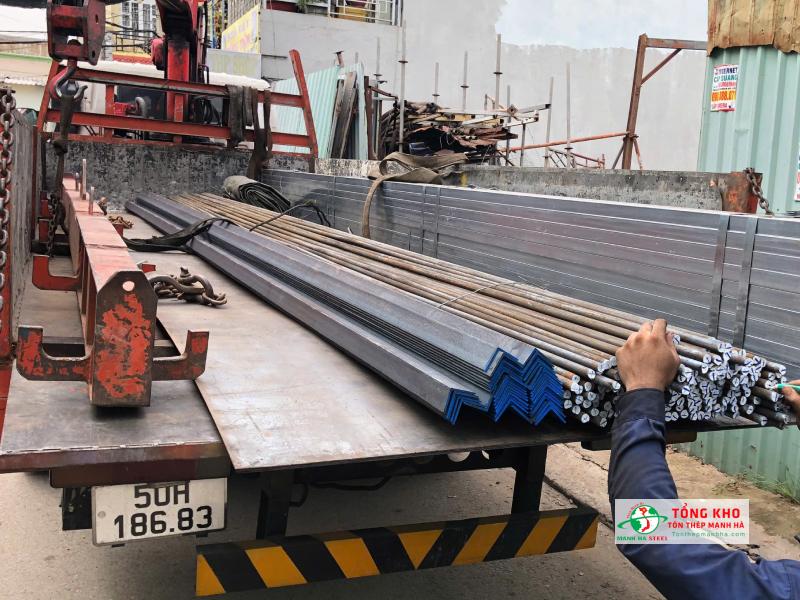 Giao 20 cây thép V30 An Khánh cùng các vật tư khác cho công trình nhà phố tại Quận 3