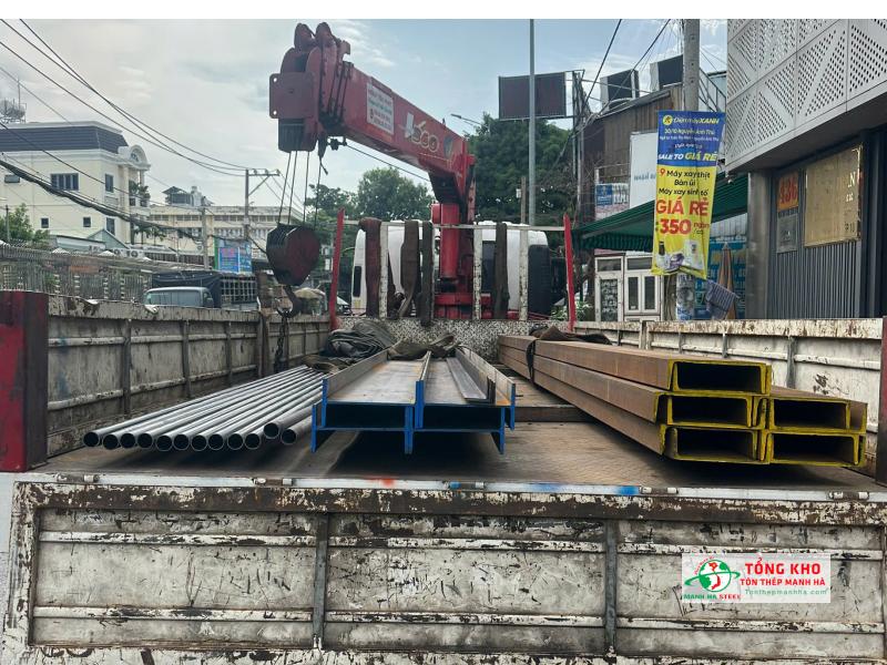 Giao thép I200 và U200 An Khánh cho công trình nhà phố đường Tôn Đản, Quận 4, số lượng 20 cây