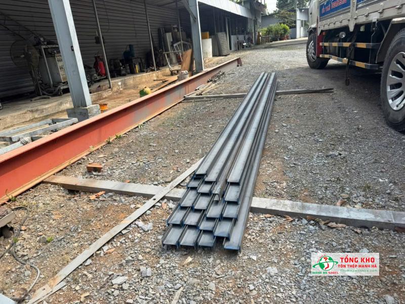 Giao 45 cây thép hình I100 An Khánh đến công trình mở rộng nhà xưởng sản xuất trên đường Trường Chinh, Quận Tân Bình