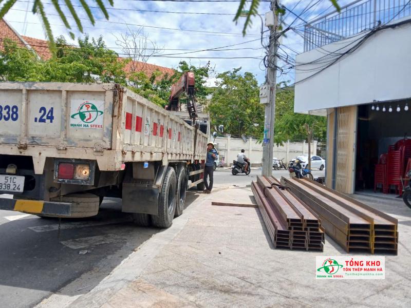Giao 24 cây I250 An Khánh cho công trình nhà thép tiền chế tại Trảng Bàng