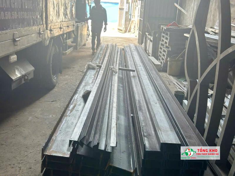 Giao 55 cây U150, I100, V50 cho nhà xưởng cơ khí tại huyện Châu Đức