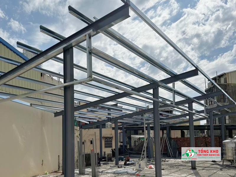 Thép hình U An Khánh dùng làm xà gồ nhà tiền chế, nhà phố, quán cà phê tại Quận 10