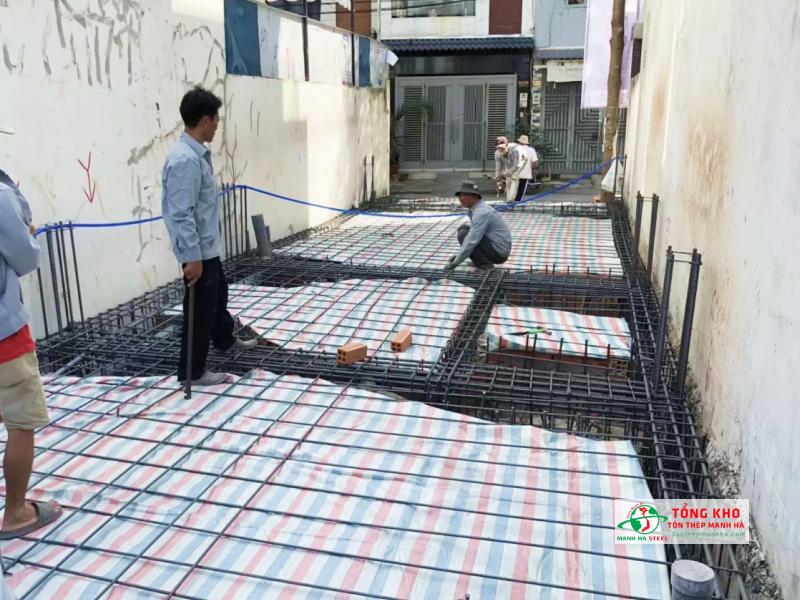 Các công trình tại Quận 6 thi công trong hẻm nhỏ nên phụ thuộc nhiều vào khả năng linh hoạt trong quá trình cung ứng thép
