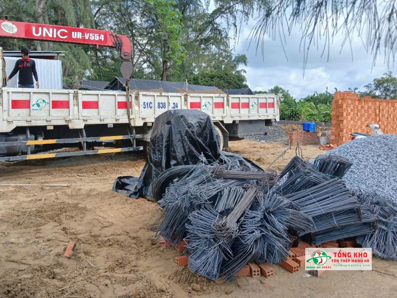 Tôn Thép Mạnh Hà lên lịch giao thép Pomina đến công trình tại Cần Giờ rõ ràng, đúng tiến độ yêu cầu