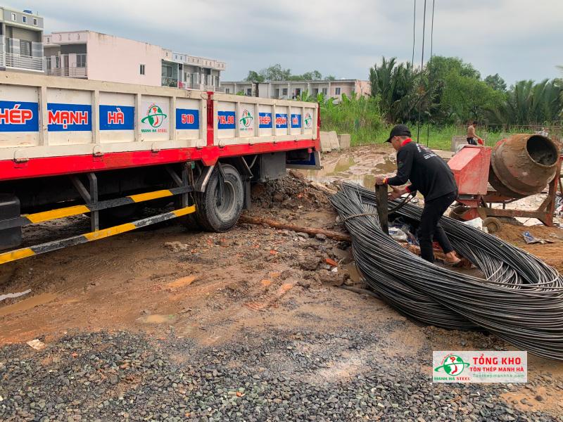 Tôn Thép Mạnh Hà luôn kiểm tra lịch giao, đảm bảo cung cấp thép Pomina đúng tiến độ tại Bình Dương