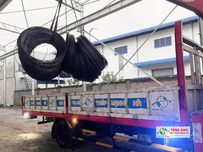 Tôn Thép Mạnh Hà linh hoạt chi lịch giao thép Pomina theo tiến độ đến công trình tại Gò Vấp