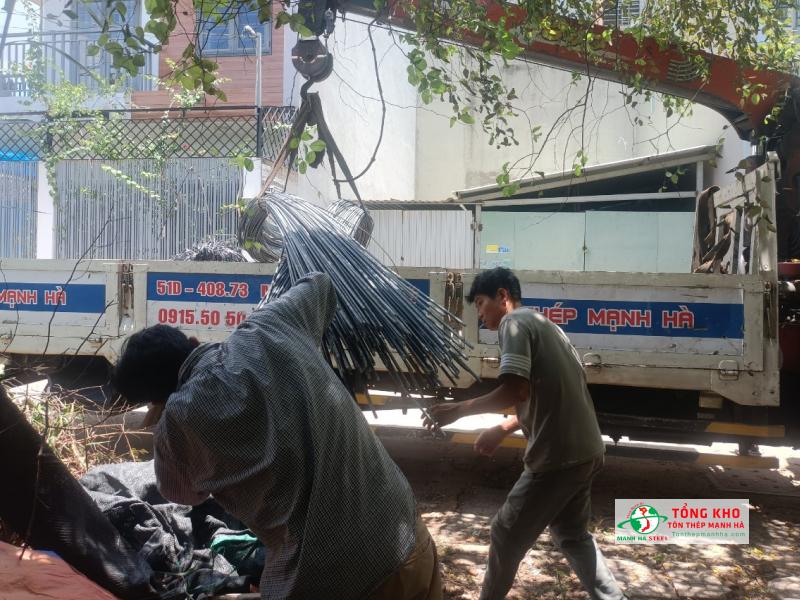 Giao 14 tấn thép Pomina D10, D12, D16 đến công trình nhà phố tại khu Thanh Đa, Quận Bình Thạnh