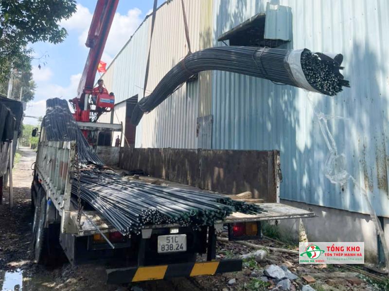 Sắt xây dựng Pomina Phi 8 – 100kg, Phi 12 – 500 cây, Phi 14 – 220 cây, Phi 16 – 80 cây, kẽm buộc – 50kg giao công trình cầu đường tại Củ Chi