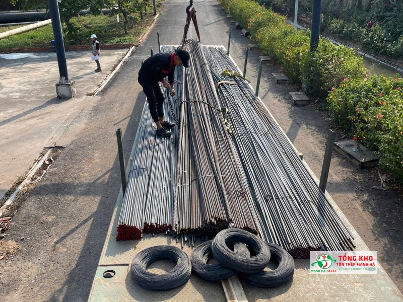 Giao 5 tấn sắt cây gân phi 28 Pomina cho công ty Vedan ở Long Thành, Đồng Nai