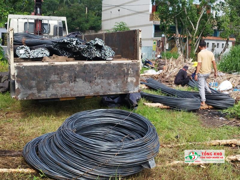 Giao thép cuộn D6, thép thanh vằn D14, D20 Pomina cho khách làm nhà ở trên đường Đặng Thúc Vịnh, Hóc Môn