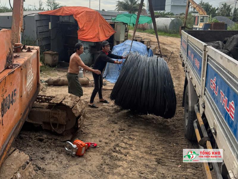 Giao 1 cuộn thép xây dựng Pomina Phi 8 về dự án trụ điện cao thế 220kV tại Cần Đước, Long An