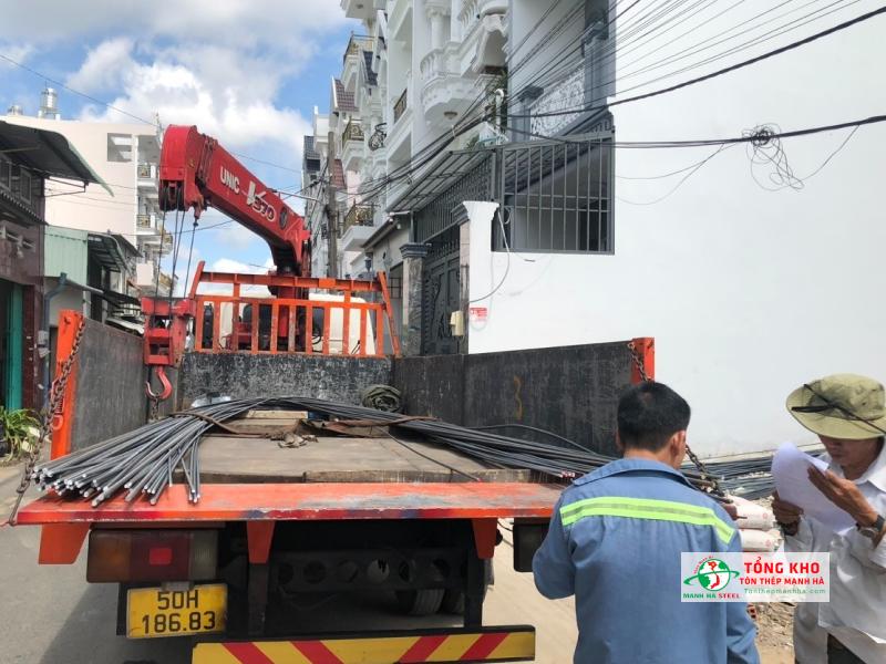 Giao 20 cây thép Pomina D10 cho công trình sửa chữa nhà phố ở hẻm đường Điện Biên Phủ Quận 1