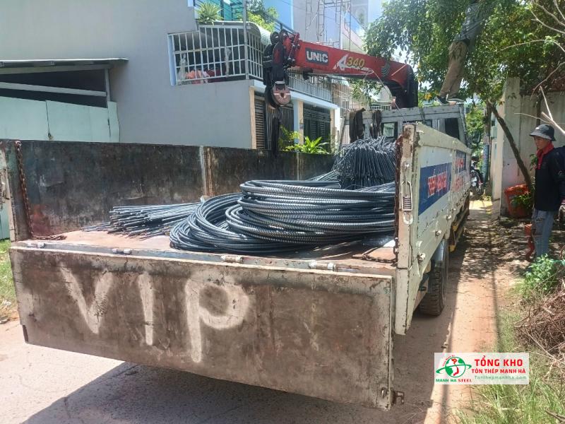 Giao 5 tấn thép thanh vằn Pomina CB500-V D25 đến công trình dân dụng đường Lê Đại Hành, Quận 11