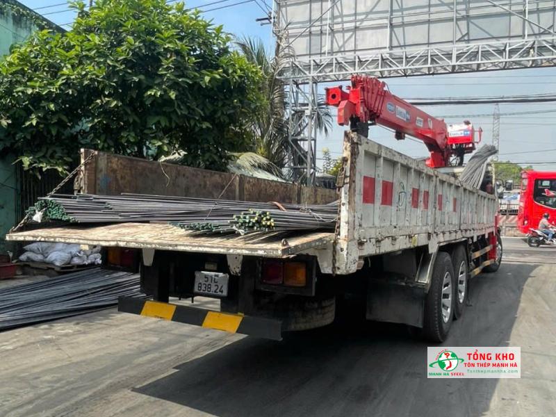Giao 2 tấn thép cây gân Pomina phi 12 CB400-V cho công trình xây dựng nhà phố 3 tầng ở đường Nguyễn Chí Thanh, Quận 5