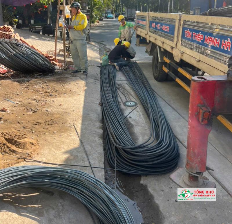 Giao 20 tấn thép Pomina D16, D18 CB400-V đến công trình tòa nhà văn phòng trên đường Bình Phú, Quận 6
