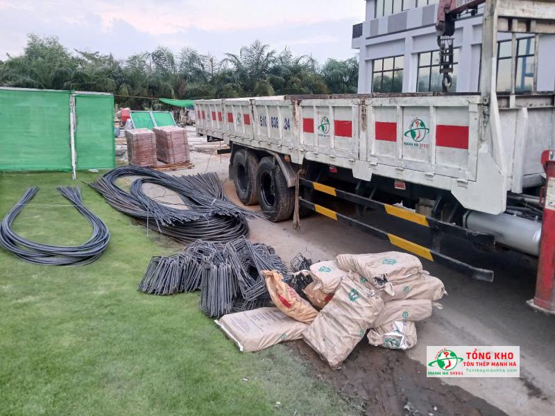 Giao 2 tấn thép Pomina D18 cho công trình tại KCX Tân Thuận, Quận 7