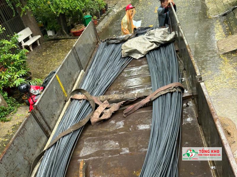 Giao 10 tấn thép Pomina D16, D20 CB400-V phục vụ thi công móng và cột công trình dân dụng khu vực gần Kênh Đôi, Quận 8